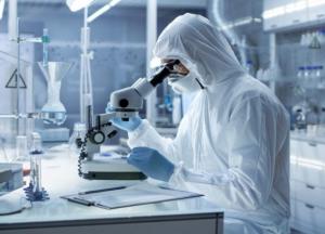 Ученые выяснили, что вызывает "мозговой туман" при COVID-19