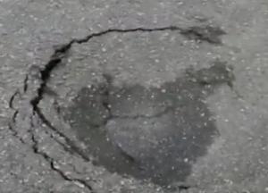 В Киеве произошел очередной прорыв теплотрассы (видео)