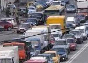 На дорогах Киева образовались традиционные пробки