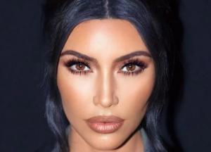 Ким Кардашьян показала пораженное псориазом лицо (фото)