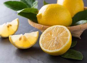 Эксперты рассказали, к каким последствиям может привести употребление лимонов