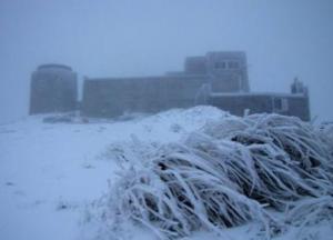 Карпаты засыпало толстым слоем снега
