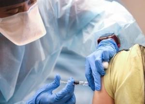 Жителям Нью-Йорка заплатят по 100 долларов за прививку от коронавируса