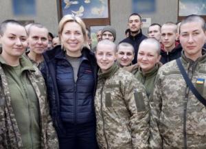 Украинских военнопленных женщин раздевали догола и обрезали волосы: исповедь о пережитых зверствах