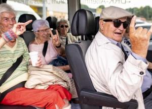 13 пенсионеров из Германии, общий возраст которых составляет 800 лет, отправились на рок-тусовку (фото)