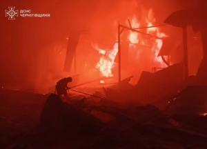 Російські війська обстріляли Чернігівщину: загорівся ангар із картоплею