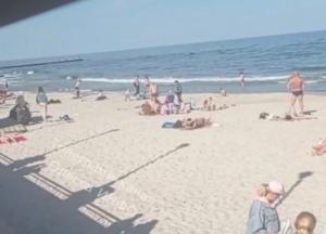Міни не лякають: на одеських пляжах вже аншлаг (відео)