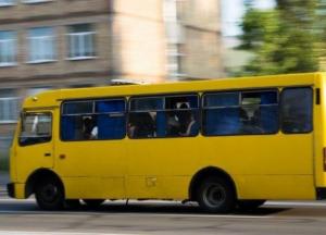 В Чернигове пассажир выпал из маршрутки во время движения