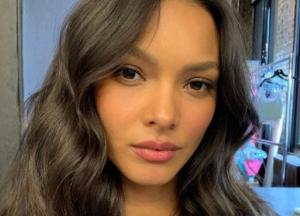 Супемодель позировала в смелом бикини (фото)