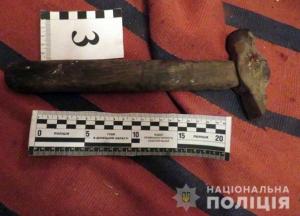 Мужчина убил своих родителей молотком и позвонил в полицию (фото)