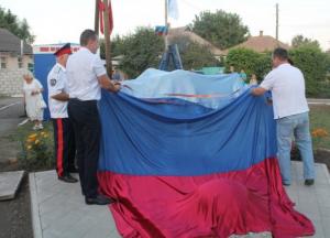 "Лепили на уроках труда": в "ЛНР" открыли несуразный памятник ликвидированным наемникам (фото)