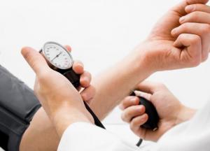 Медики назвали продукты, которые нельзя есть гипертоникам