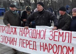 В Киеве продолжается акция протеста под Верховной Радой (видео)