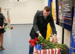 У Києві відкрили меморіальну дошку загиблому захиснику України Даніелю Ковальчуку