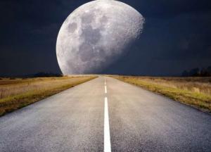 Астрономы раскрыли секрет самой большой Луны в солнечной системе 