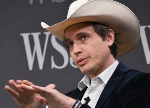 Брат Илона Маска продал 30 тысяч акций Tesla