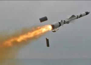 Масовий пуск ракет з Росії: в бік України летять десятки ракет, деякі тримають напрямок на Київ