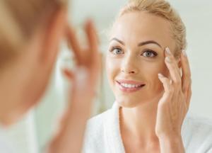 Медики рассказали, какие продукты нужно исключить из рациона, чтобы продлить молодость 