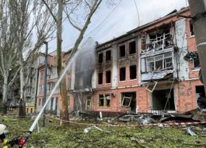 Обстріл Миколаєва: пошкоджено десятки будівель, деякі зруйновано вщент, людей відселяють (фото, відео)