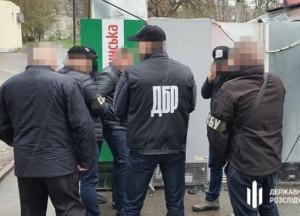 Сотрудник миграционной службы погорел на взятке (фото)