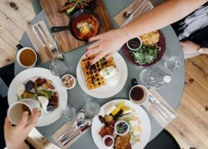 Названы продукты, которые способствуют перееданию 