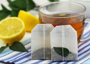 Медики рассказали, чем опасен чай в пакетиках