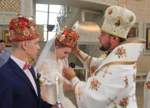 На окупованих Херсонщині та Запоріжжі РПЦ вводить обов'язкове вінчання та заборону розлучень