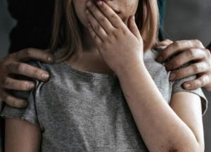 На Херсонщине мужчина изнасиловал 7-летнюю дочь своего знакомого