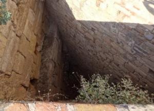 Археологи обнаружили таблички с проклятиями на дне 2500-летнего колодца 