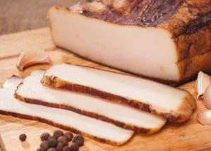 Ученые рассказали, какое сало самое полезное для здоровья и когда его употреблять