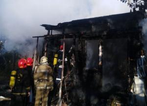 В Киеве на Печерске произошло два пожара: в жилом доме и недострое (фото)