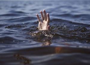 На Черниговщине двух человек убило током в озере