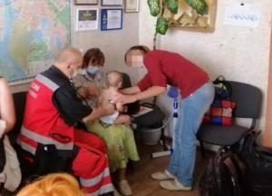 В Киеве женщина бросила возле магазина двух внучек: годовалую и двухлетнюю