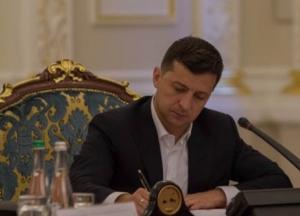 Зеленский уволил погорелого на взятке главу РГА