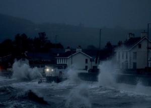 Повені, скасовані потяги й тисячі людей без світла: шторм "Дейв" лютує у Швеції після Ірландії