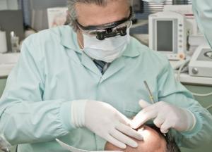 Пациенту удалили рекордный по размерам зуб (фото)