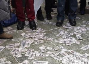 Под Кабмином проходит акция протеста против МВФ