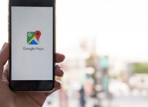 Художник создал пробки в Google Maps, возя тележку со смартфонами