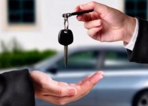 В Украине продажи новых авто упали в два раза