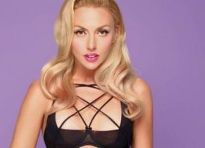 Оля Полякова поделилась откровенным снимком в купальнике (фото)