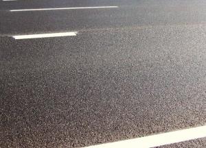 В сети высмеяли необычный способ ремонта дорог в Казахстане (видео)