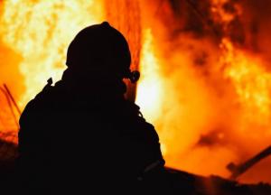 На Полтавщині ворожий шахед впав на склад цивільного підприємства і спалив його