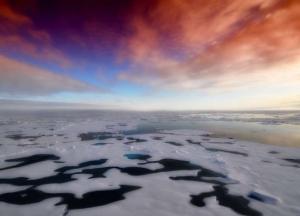 Ученые обнаружили подо льдами Антарктиды огромную впадину