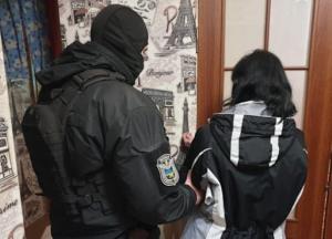 Киберполиция задержала женщину за съемки порно с четырехлетней дочерью (фото)