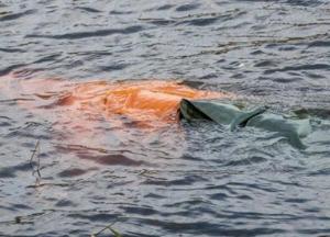 Из Днепра достали труп мужчины с гантелью на ногах – СМИ