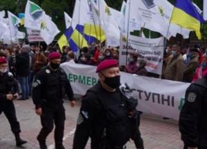 Возле Кабмина аграрии устроили митинг