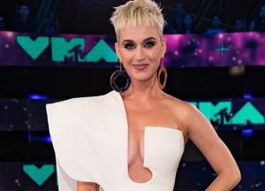 Беременная Кэти Перри снялась полностью обнаженной в новом клипе (видео)