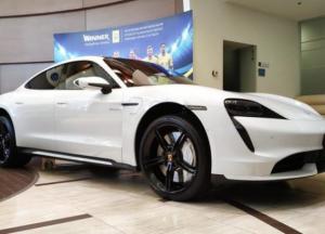 В Украине раскупили электромобили Porsche еще до презентации (фото)