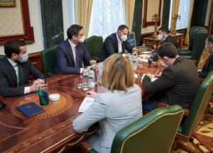 С апреля начнется повышение оплаты труда медиков 