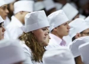 Студентов старших курсов медицинских университетов будут привлекать для помощи врачам